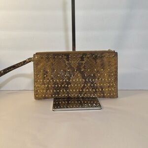 💠FLASH SALE💠Authentic Michael Kors snake clutch✨